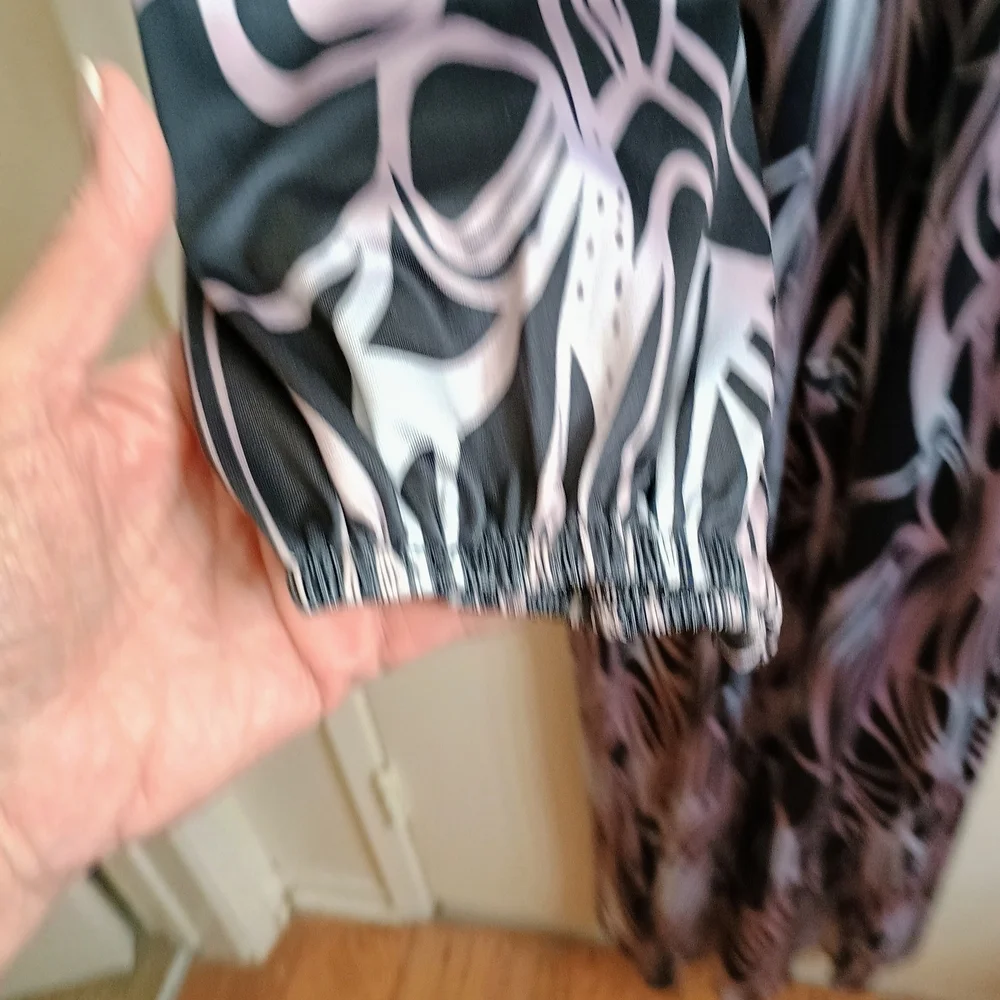 Elegant Black and Light Purple Patterned Pant Suit - Picture 5 of 6